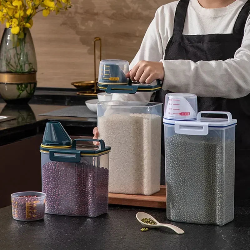 Airtight Pet Food Storage Container with Measuring Cup – Moisture-Proof Dog & Cat Food Bin (1.5kg / 2kg)